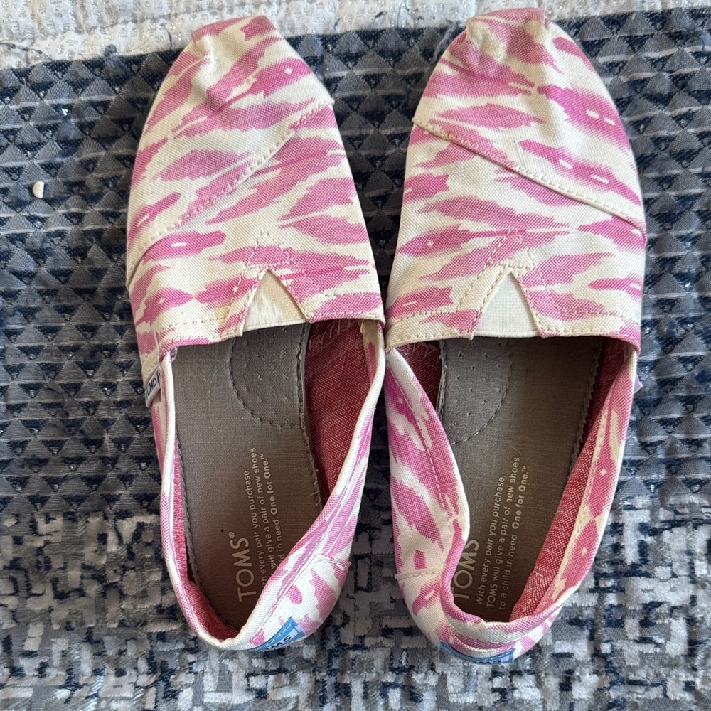 TOMS Pink and Cream Patterned Slip-Ons